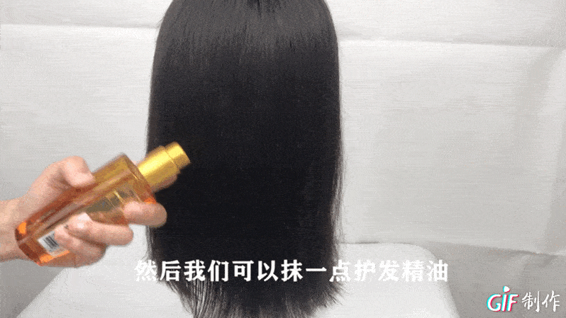 打理假发正确步骤3:抹护发精油 打理假发正确步骤3:抹护发精油