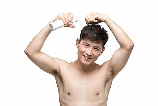 今年夏天ZUI帅气的发型，头发再少也能hold住
