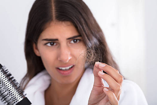 皮肤科博士研究指出：压力和其他健康问题会导致妇女脱发