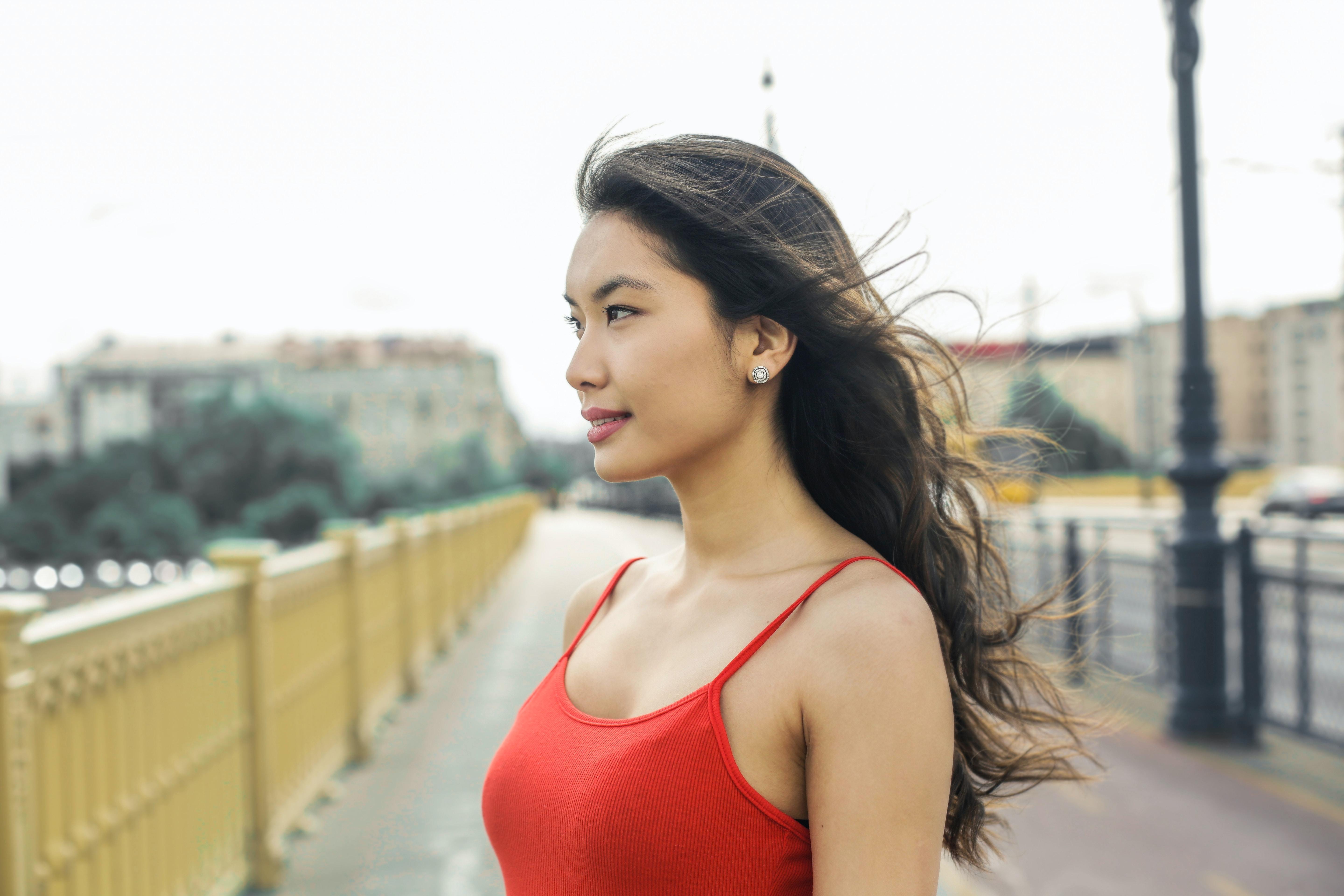 如何通过梳头来防止脱发？预防脱发小技巧！