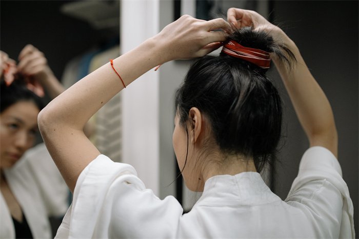 丸子头扎多了发际线后移怎么办？