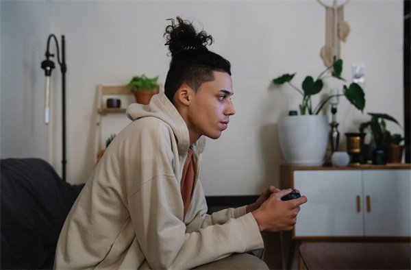 发际线开始脱发怎么办？如何治疗？