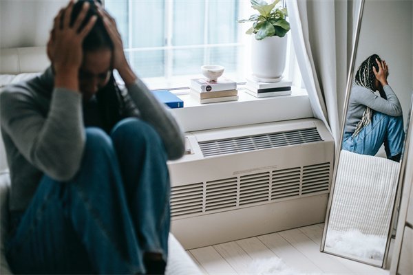 女性发际线高怎么回事？医生解答