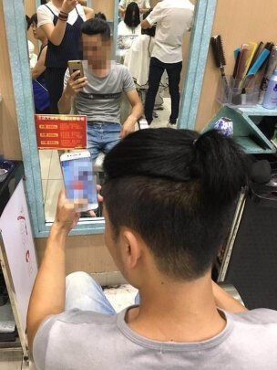 补发后年轻帅气效果:背面 补发后年轻帅气效果:背面