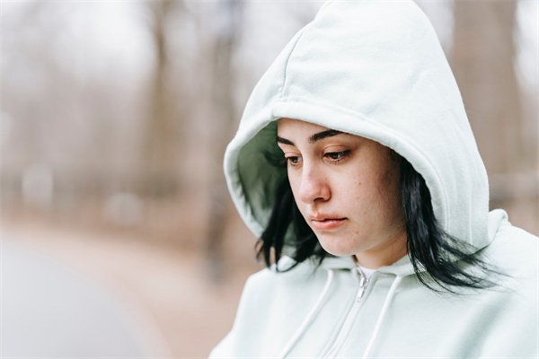 天生发际线高没有毛囊怎么办？医生解答