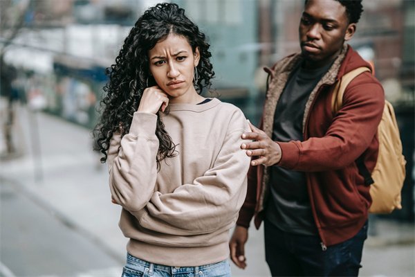 女生发际线低的适合怎么样的发型？这6种发型超完美！
