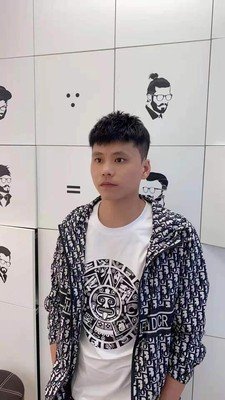 补发后正面效果，帅气年轻