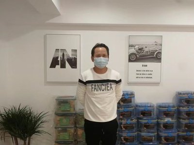 补发前发际线高正面图 补发前发际线高正面图