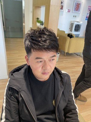 补发后年轻帅气