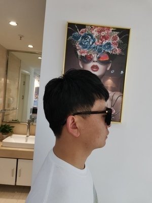 补发后侧面效果:年轻帅气 补发后侧面效果:年轻帅气