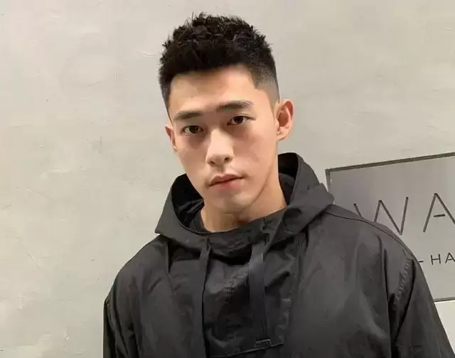 两边铲发型 两边铲发型