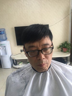 补发后发型帅气,显年轻 补发后发型帅气,显年轻