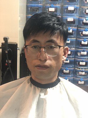 补发后年轻帅气